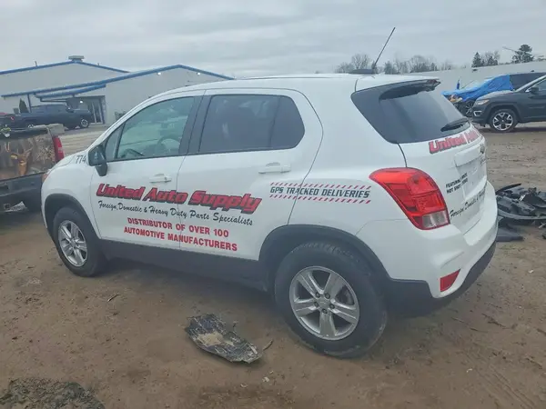 KL7CJNSM8NB526618 2022 CHEVROLET TRAX - Image 2