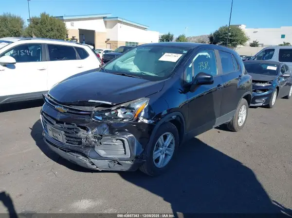 KL7CJNSM8NB526716 2022 CHEVROLET TRAX - Image 2