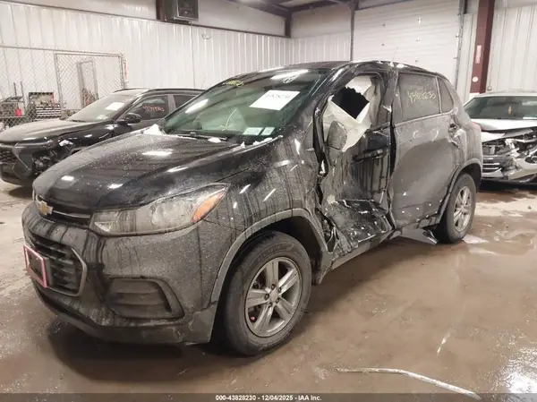 KL7CJNSM8NB551633 2022 CHEVROLET TRAX - Image 2