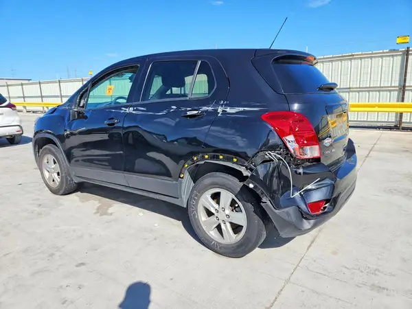 KL7CJNSM8NB555665 2022 CHEVROLET TRAX - Image 2