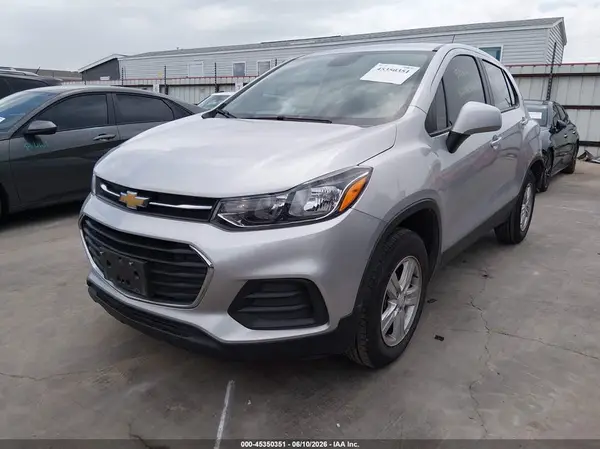 KL7CJNSM9MB368398 2021 CHEVROLET TRAX - Image 2
