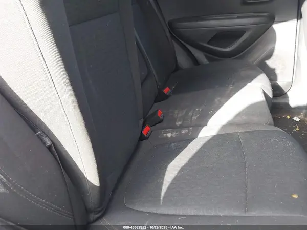 KL7CJNSM9MB372676 2021 CHEVROLET TRAX - Image 8