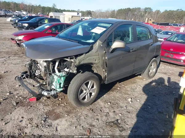 KL7CJNSM9MB375805 2021 CHEVROLET TRAX - Image 2