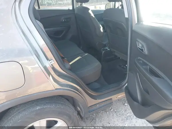 KL7CJNSM9MB375805 2021 CHEVROLET TRAX - Image 8
