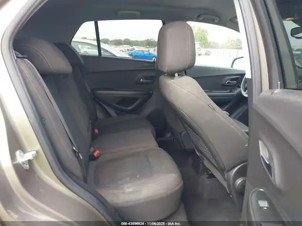 KL7CJNSM9NB525221 2022 CHEVROLET TRAX - Image 8