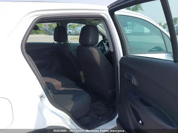 KL7CJNSM9NB528040 2022 CHEVROLET TRAX - Image 8