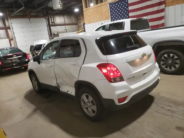 KL7CJNSM9NB545355 2022 CHEVROLET TRAX - Image 2