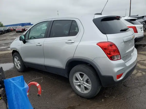 KL7CJNSM9NB549597 2022 CHEVROLET TRAX - Image 2