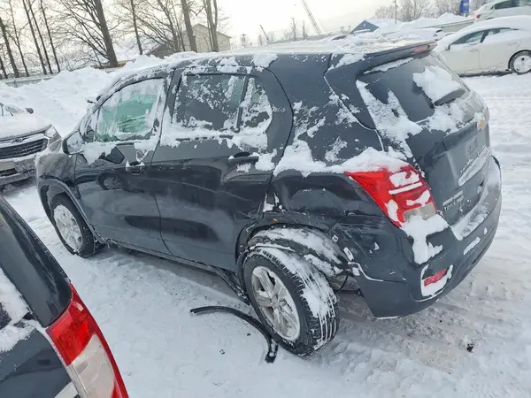 KL7CJNSM9NB549986 2022 CHEVROLET TRAX - Image 2
