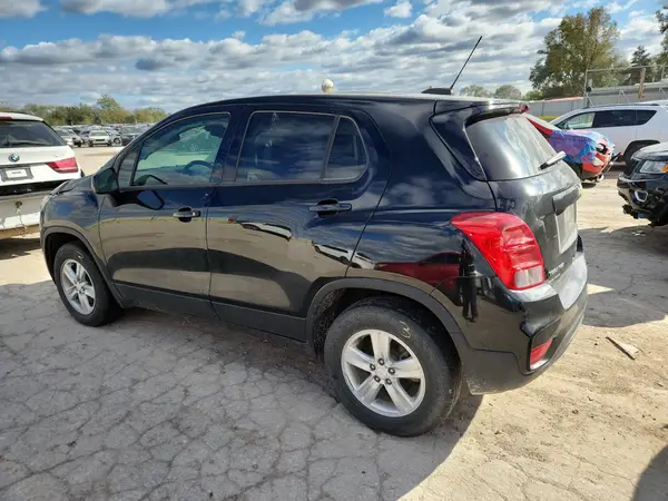 KL7CJNSM9NB555867 2022 CHEVROLET TRAX - Image 2