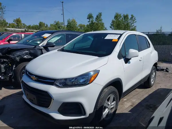 KL7CJNSMXMB361069 2021 CHEVROLET TRAX - Image 2