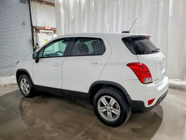 KL7CJNSMXMB362027 2021 CHEVROLET TRAX - Image 2
