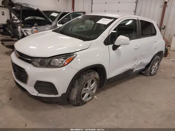 KL7CJNSMXNB527303 2022 CHEVROLET TRAX - Image 2