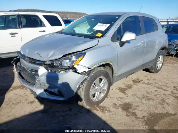 KL7CJNSMXNB545719 2022 CHEVROLET TRAX - Image 2