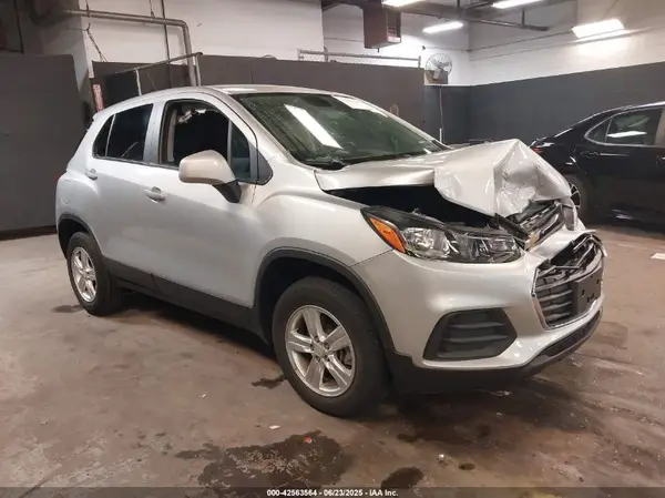 KL7CJNSMXNB555960 2022 CHEVROLET TRAX - Image 1