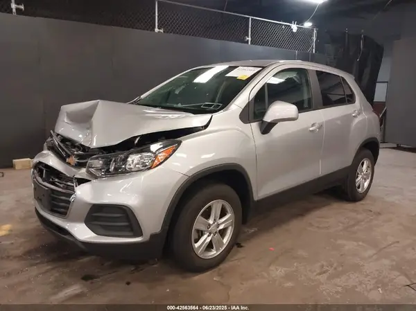KL7CJNSMXNB555960 2022 CHEVROLET TRAX - Image 2