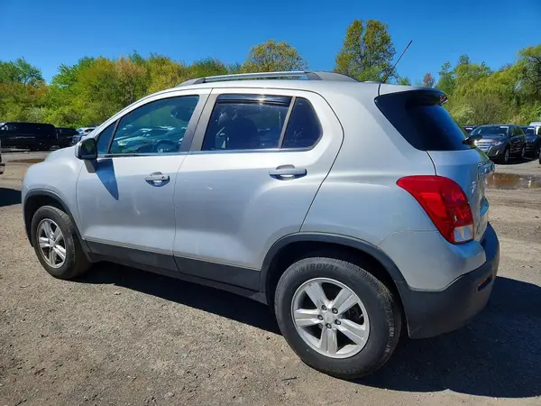 KL7CJPSB0GB761267 2016 CHEVROLET TRAX - Image 2