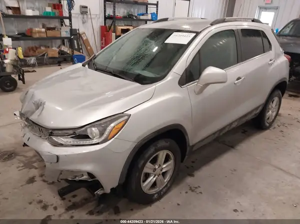 KL7CJPSB0JB583173 2018 CHEVROLET TRAX - Image 2