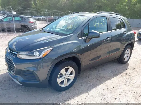 KL7CJPSB0JB584212 2018 CHEVROLET TRAX - Image 2