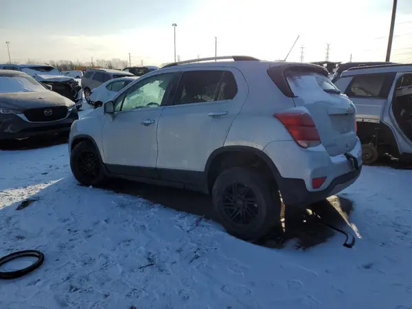 KL7CJPSB0JB593010 2018 CHEVROLET TRAX - Image 2