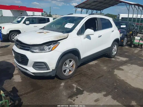 KL7CJPSB0JB613594 2018 CHEVROLET TRAX - Image 2