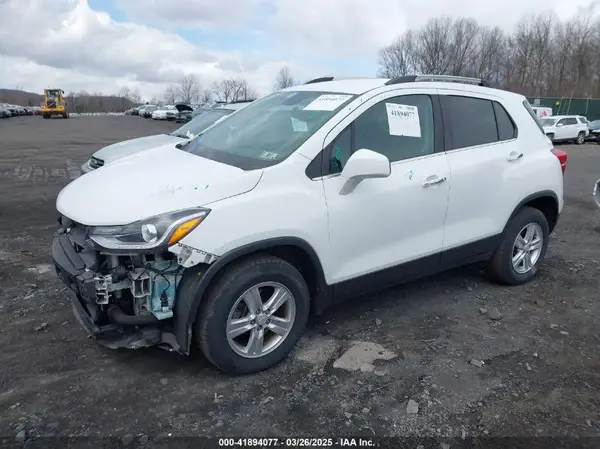 KL7CJPSB0JB650502 2018 CHEVROLET TRAX - Image 2