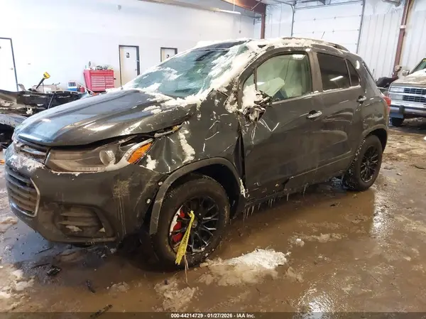 KL7CJPSB0JB662830 2018 CHEVROLET TRAX - Image 2