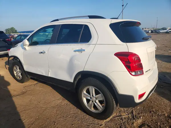 KL7CJPSB0JB671642 2018 CHEVROLET TRAX - Image 2