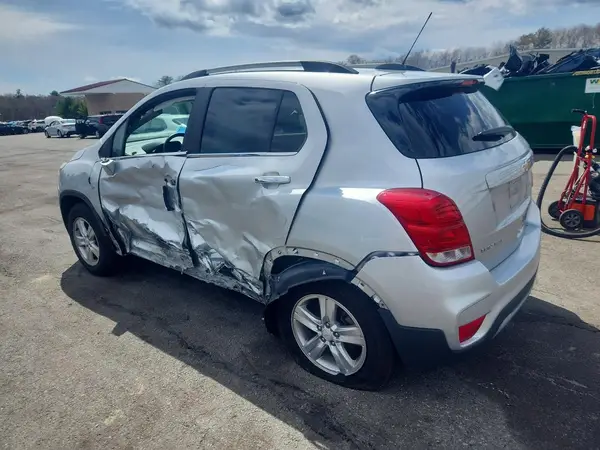 KL7CJPSB0JB682124 2018 CHEVROLET TRAX - Image 2
