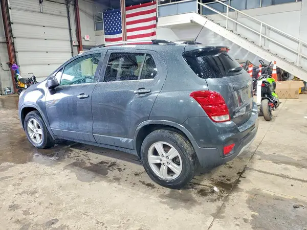 KL7CJPSB0JB686688 2018 CHEVROLET TRAX - Image 2