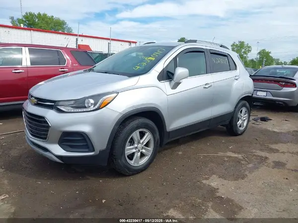 KL7CJPSB0JB688666 2018 CHEVROLET TRAX - Image 2