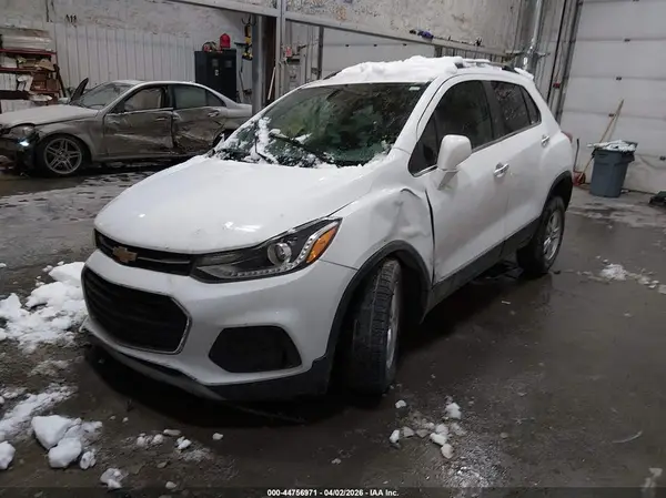 KL7CJPSB0JB697495 2018 CHEVROLET TRAX - Image 2