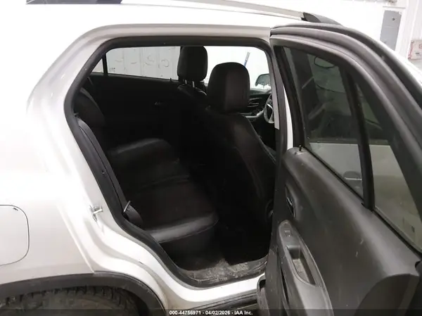KL7CJPSB0JB697495 2018 CHEVROLET TRAX - Image 8