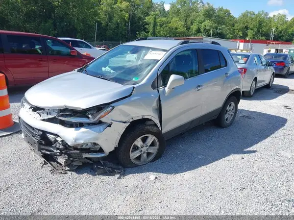 KL7CJPSB0JB707815 2018 CHEVROLET TRAX - Image 2
