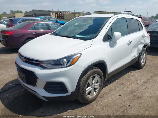 KL7CJPSB0JB710973 2018 CHEVROLET TRAX - Image 2