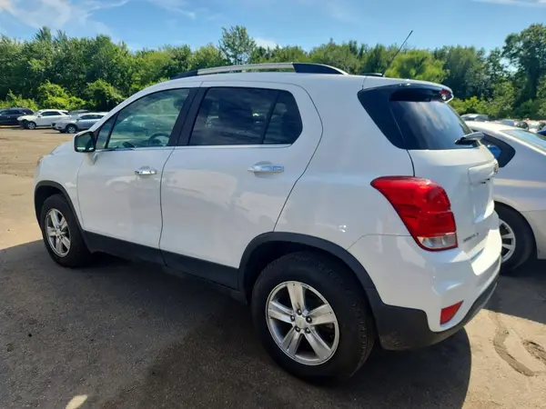KL7CJPSB0JB712075 2018 CHEVROLET TRAX - Image 2