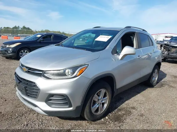 KL7CJPSB0JB714683 2018 CHEVROLET TRAX - Image 2
