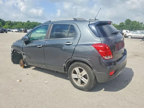 KL7CJPSB0JB728549 2018 CHEVROLET TRAX - Image 2