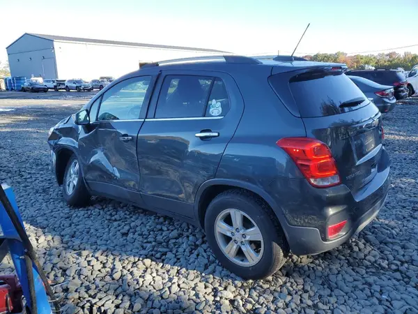 KL7CJPSB0JB728759 2018 CHEVROLET TRAX - Image 2