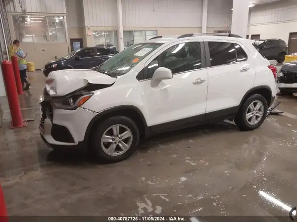 KL7CJPSB0KB806975 2019 CHEVROLET TRAX - Image 2