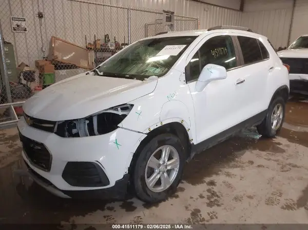 KL7CJPSB0KB925917 2019 CHEVROLET TRAX - Image 2