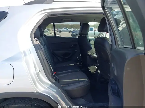 KL7CJPSB0KB927196 2019 CHEVROLET TRAX - Image 8