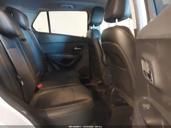 KL7CJPSB0KB945892 2019 CHEVROLET TRAX - Image 8
