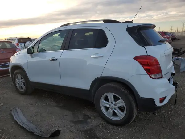 KL7CJPSB0LB002354 2020 CHEVROLET TRAX - Image 2