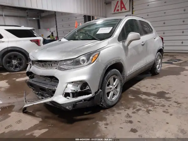 KL7CJPSB0LB025732 2020 CHEVROLET TRAX - Image 2