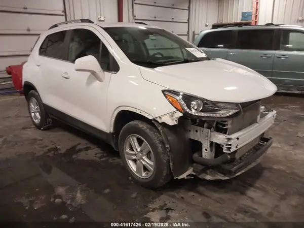 KL7CJPSB0LB328221 2020 CHEVROLET TRAX - Image 1