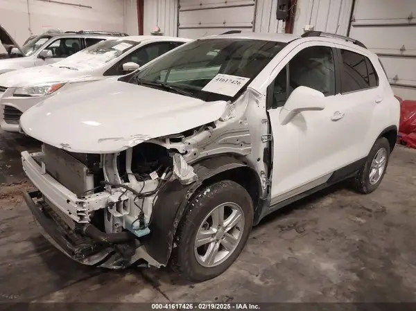 KL7CJPSB0LB328221 2020 CHEVROLET TRAX - Image 2