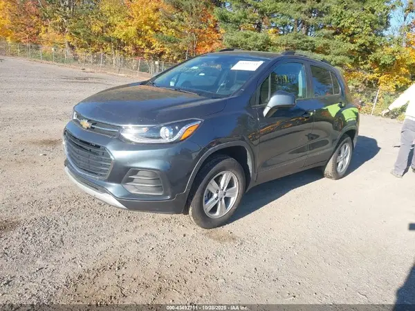 KL7CJPSB0MB304017 2021 CHEVROLET TRAX - Image 2