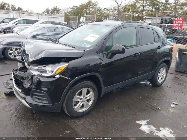 KL7CJPSB0MB319536 2021 CHEVROLET TRAX - Image 2