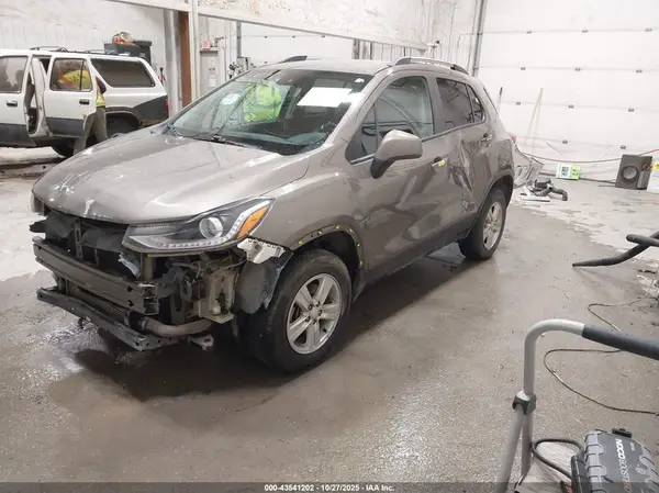 KL7CJPSB0MB322792 2021 CHEVROLET TRAX - Image 2